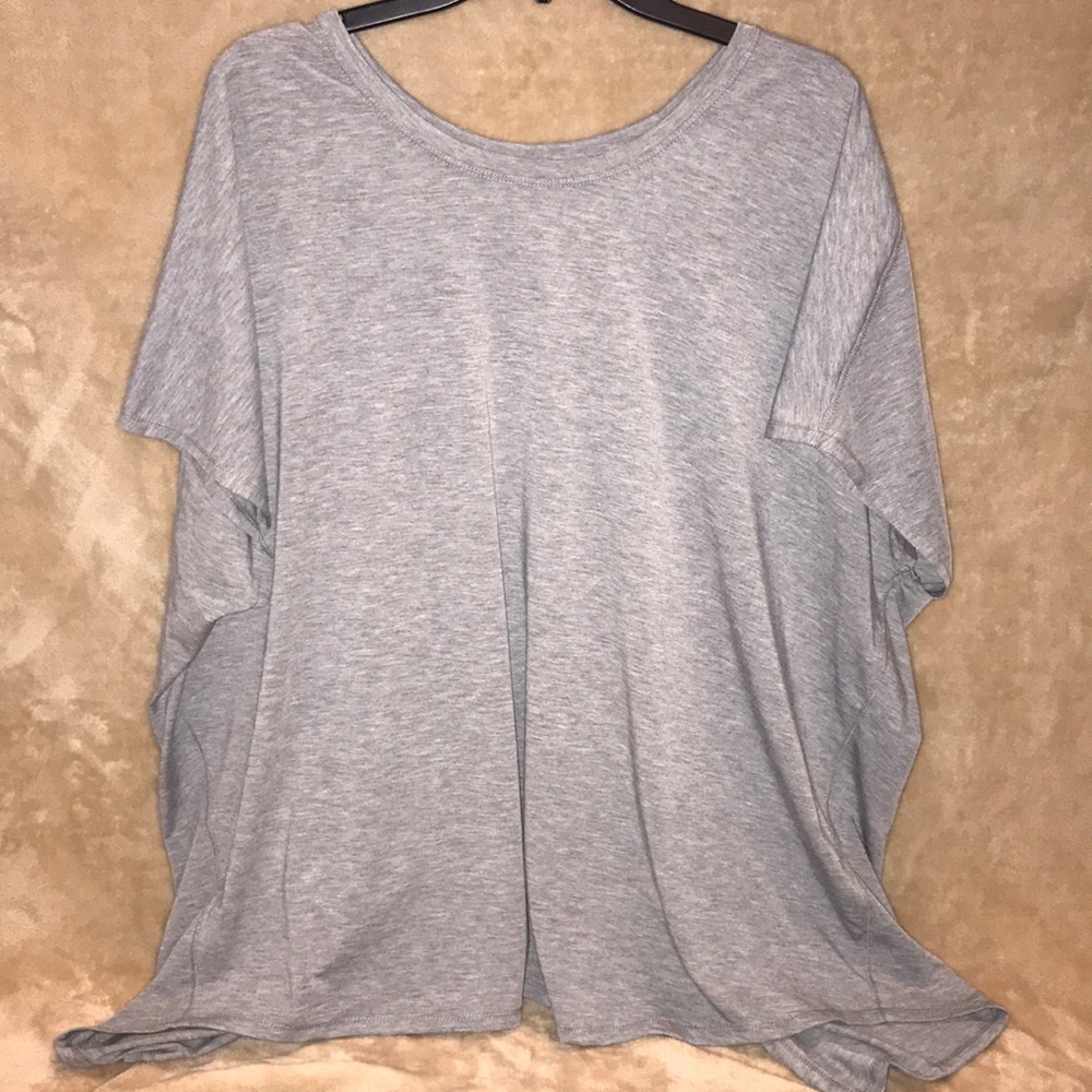 💃🏻 Loose Fit Athletic Tee w/ Open Back